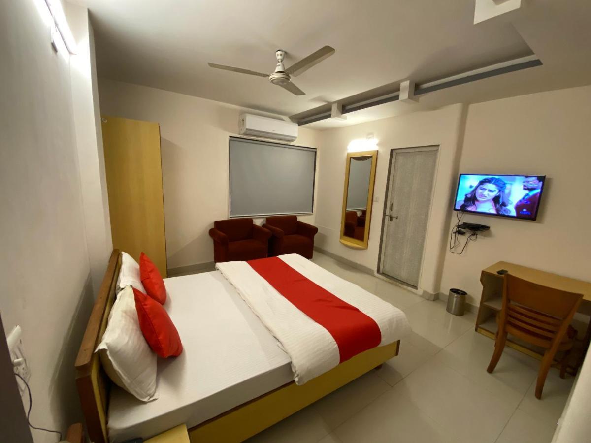 Hotel Riverfront Ahmadabad Zewnętrze zdjęcie