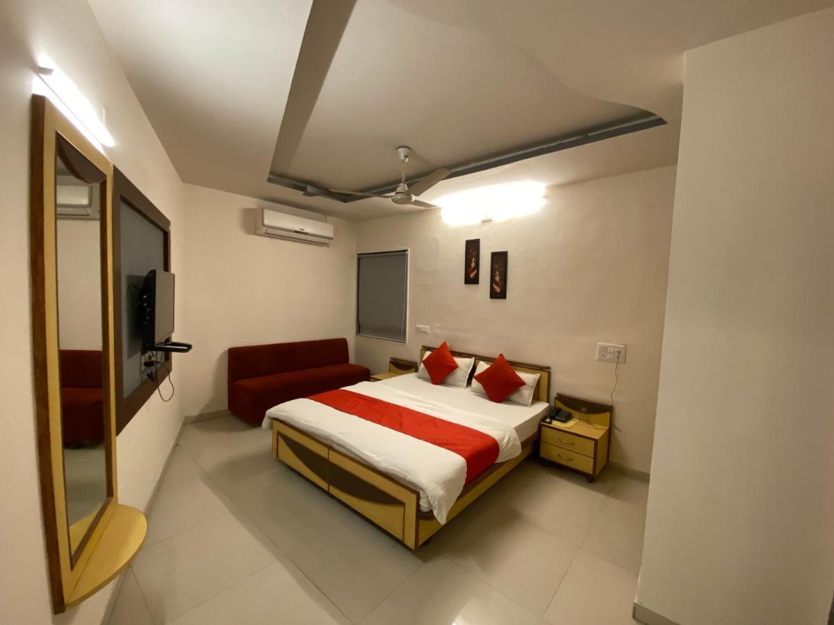 Hotel Riverfront Ahmadabad Zewnętrze zdjęcie