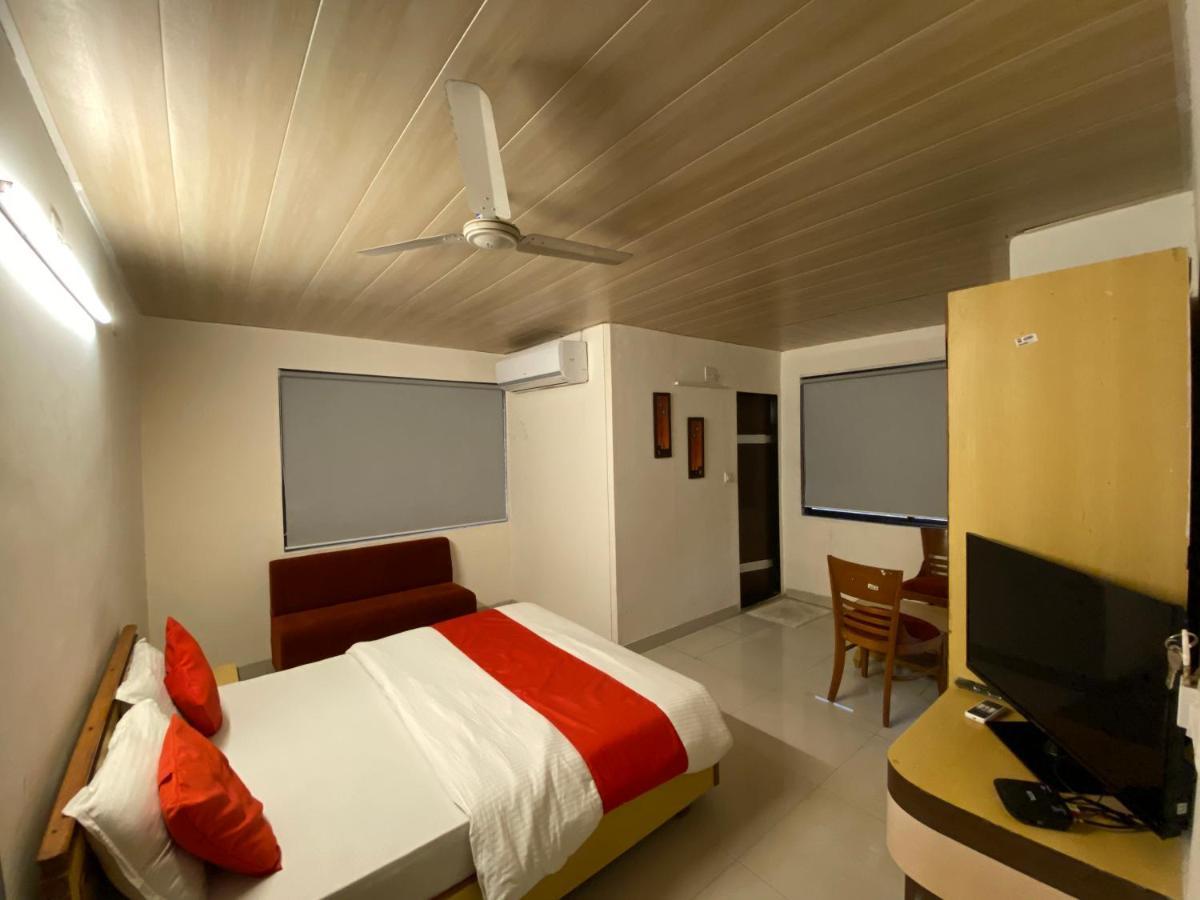 Hotel Riverfront Ahmadabad Zewnętrze zdjęcie