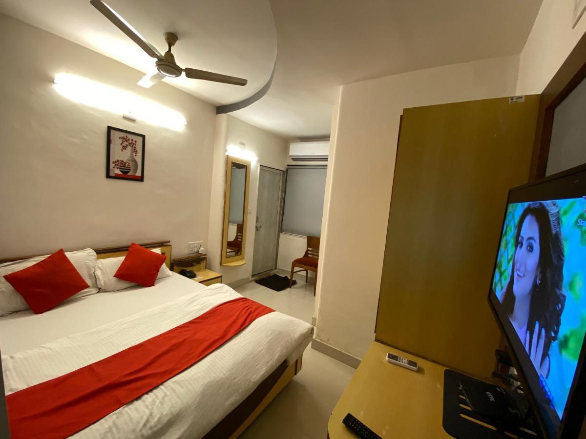 Hotel Riverfront Ahmadabad Zewnętrze zdjęcie