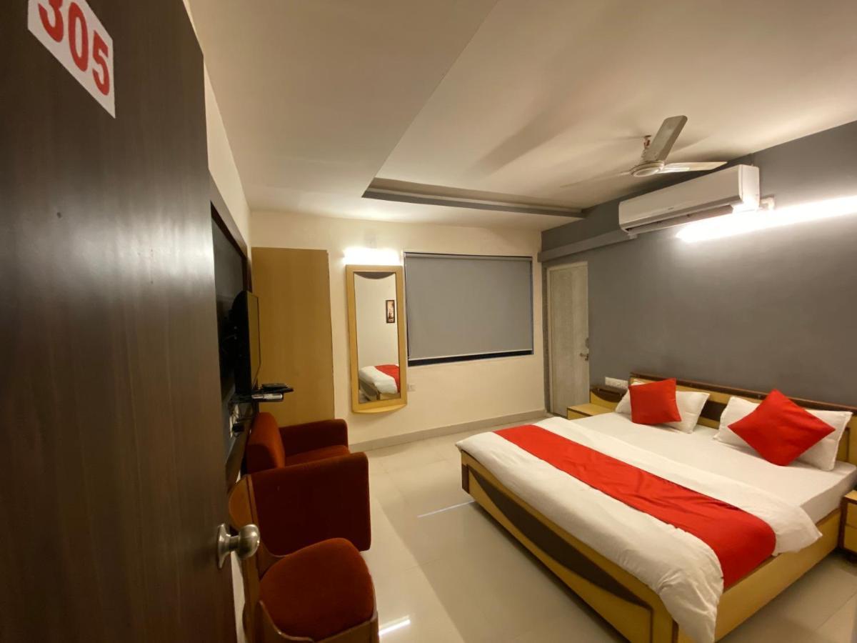 Hotel Riverfront Ahmadabad Zewnętrze zdjęcie