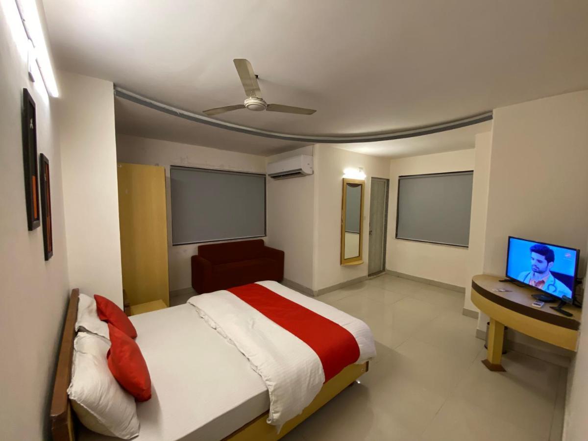 Hotel Riverfront Ahmadabad Zewnętrze zdjęcie