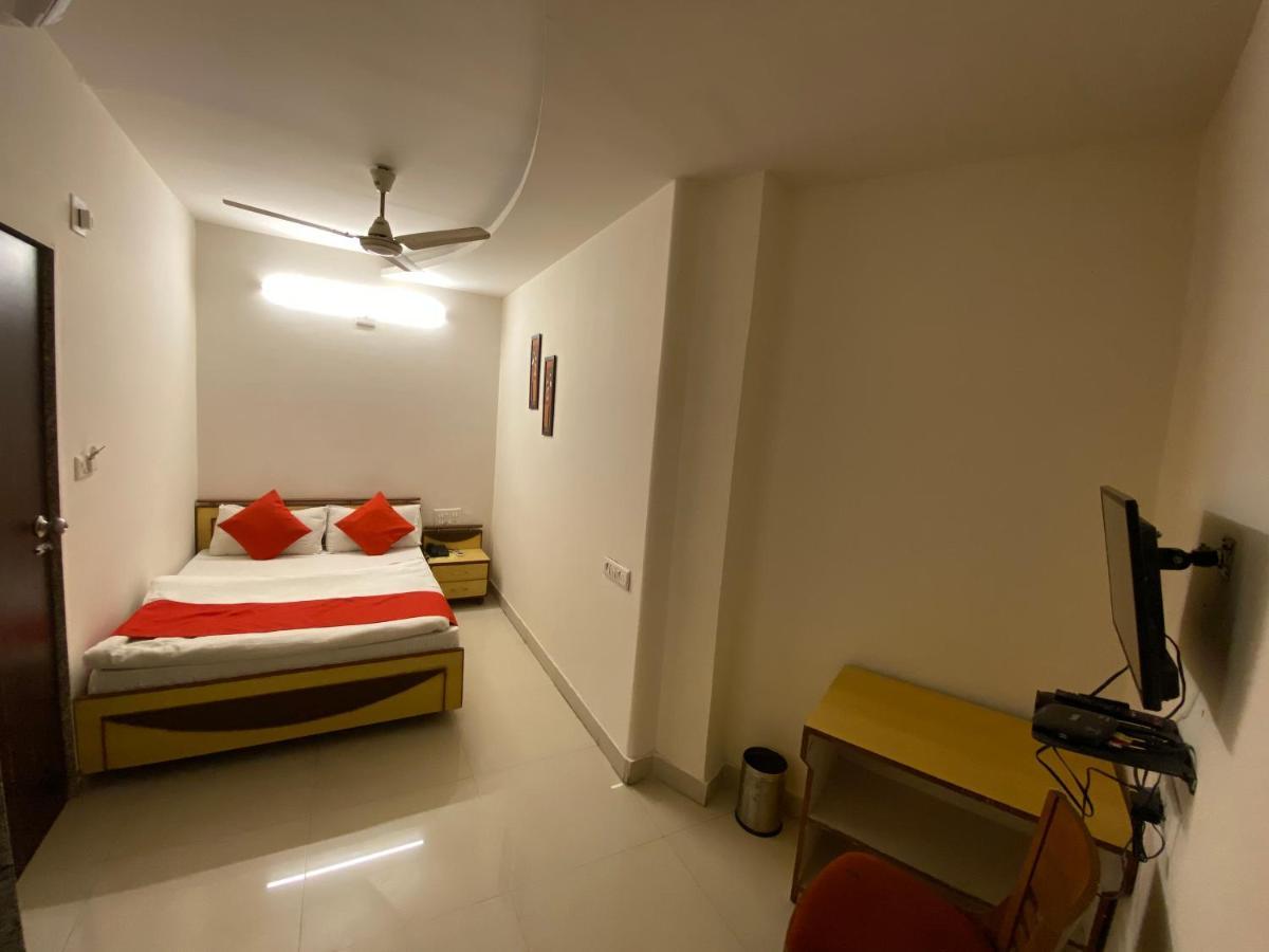 Hotel Riverfront Ahmadabad Zewnętrze zdjęcie