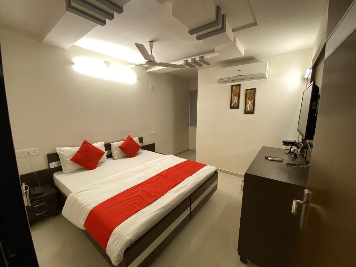 Hotel Riverfront Ahmadabad Zewnętrze zdjęcie