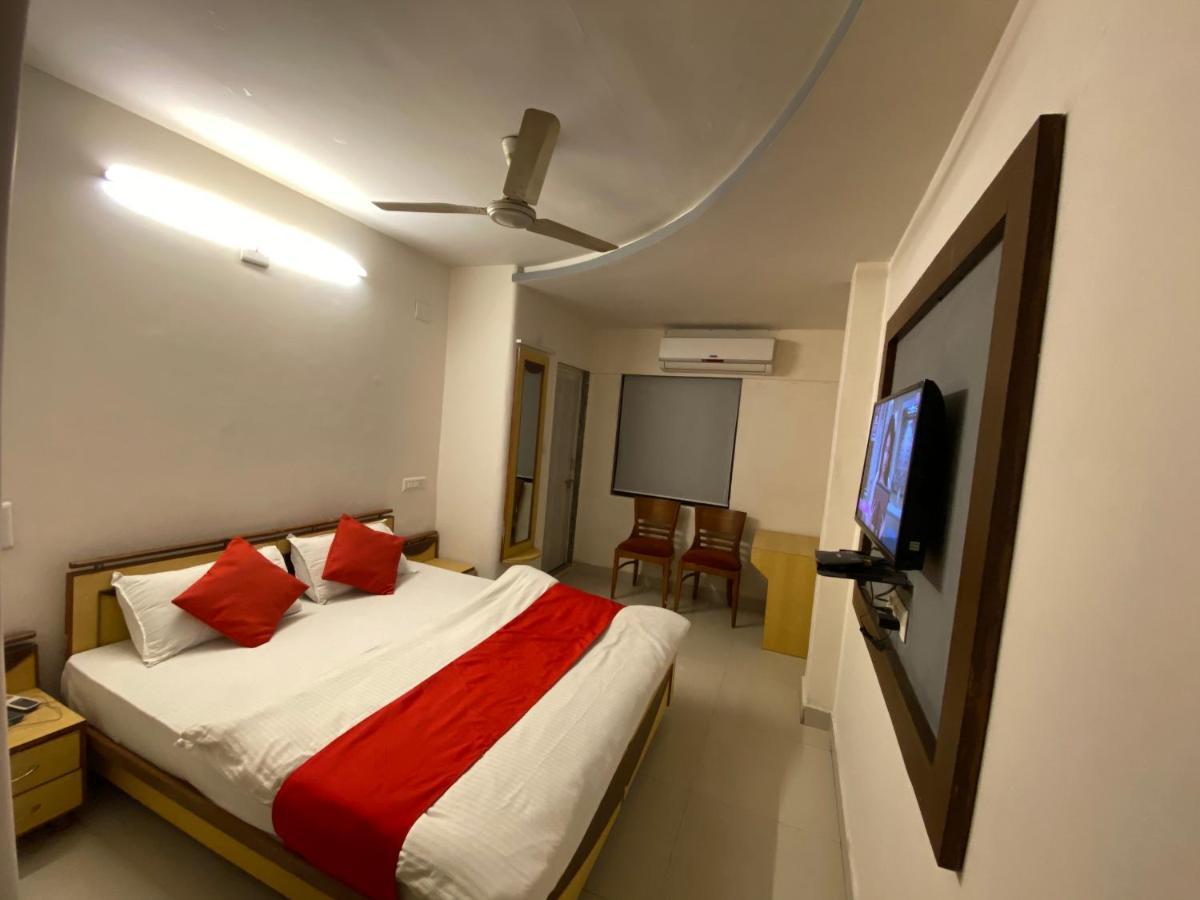Hotel Riverfront Ahmadabad Zewnętrze zdjęcie