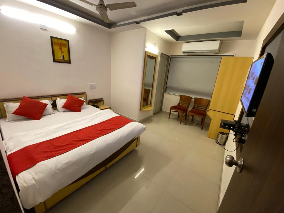 Hotel Riverfront Ahmadabad Zewnętrze zdjęcie