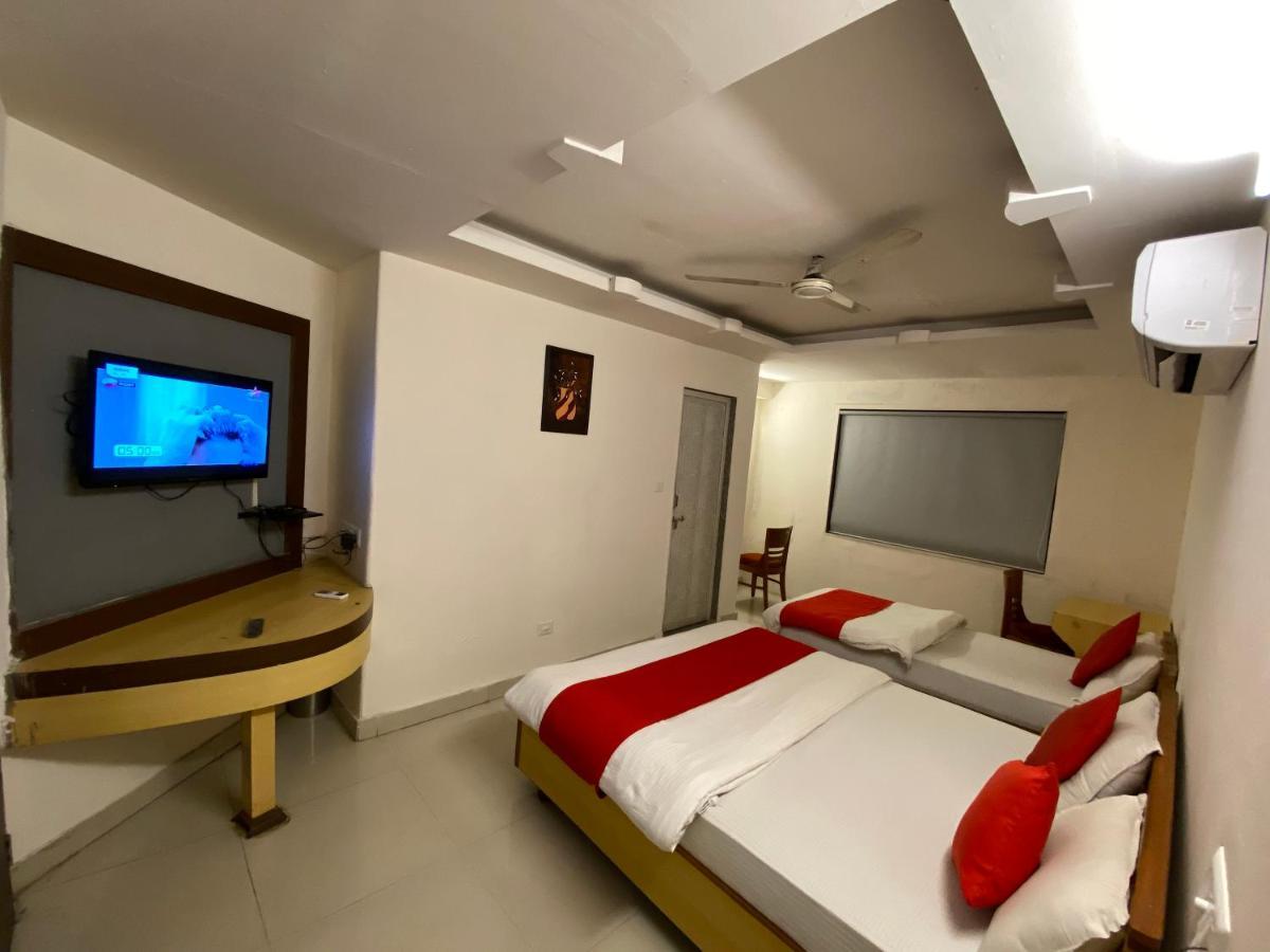 Hotel Riverfront Ahmadabad Zewnętrze zdjęcie