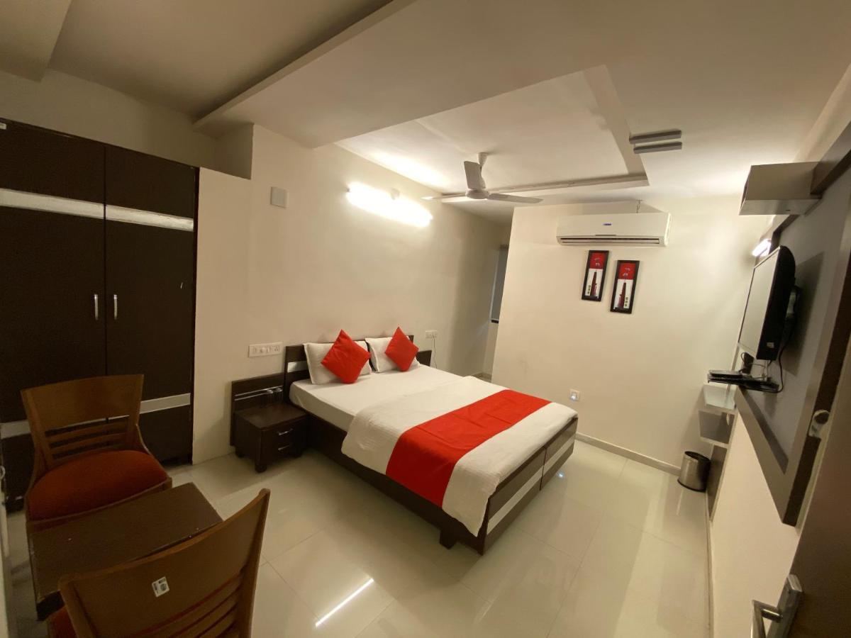 Hotel Riverfront Ahmadabad Zewnętrze zdjęcie