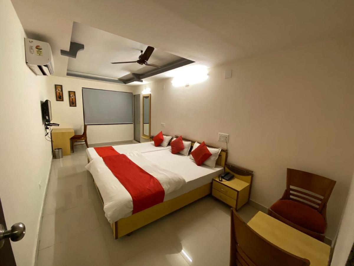 Hotel Riverfront Ahmadabad Zewnętrze zdjęcie